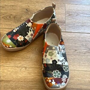 UIN Toledo Floral Stripe Slip-on shoes